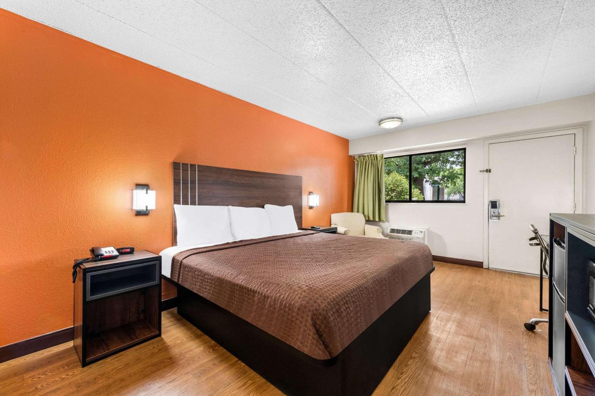 Econo Lodge Charlotte Airport Exterior photo